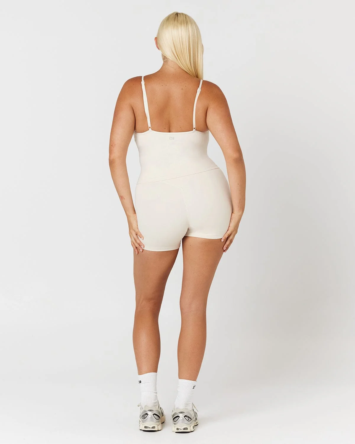 Form Invisible Scrunch Shorts 4" | Vanilla - Image 4